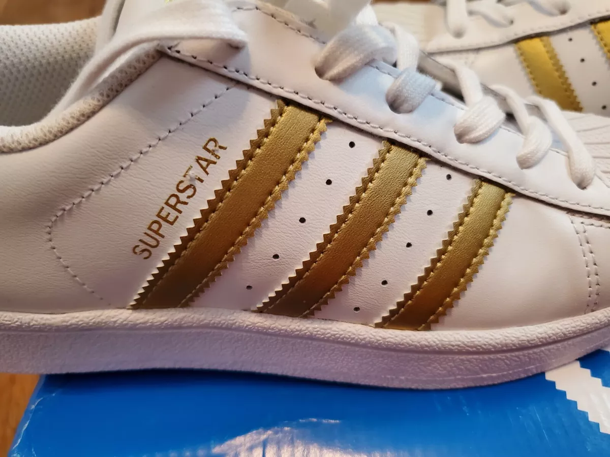 ADIDAS SUPER STAR J (WHITE/GOLD) –