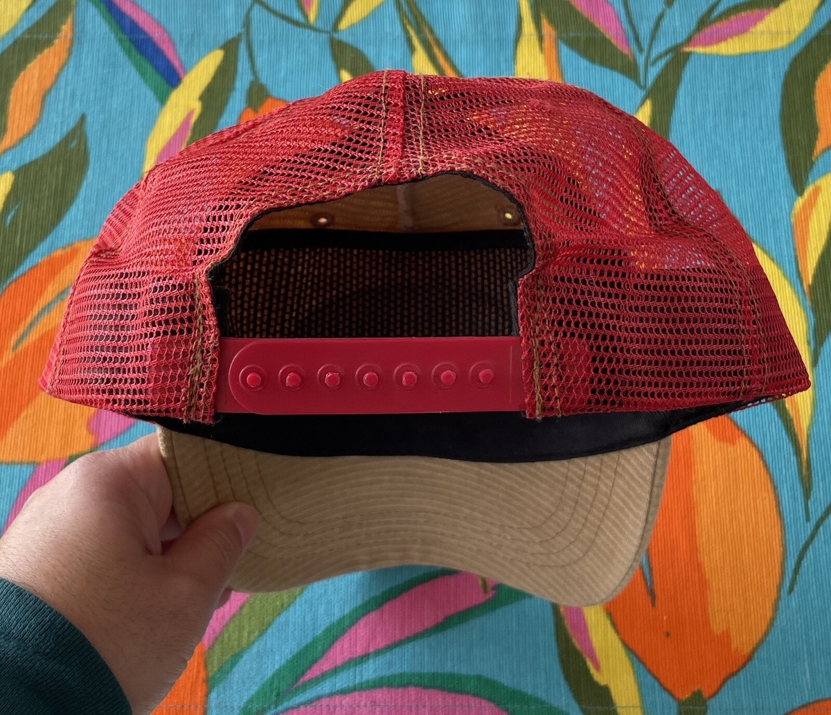 Von Dutch Vintage Gold Canvas Red Mesh Snapback Trucker Hat  display picture 1