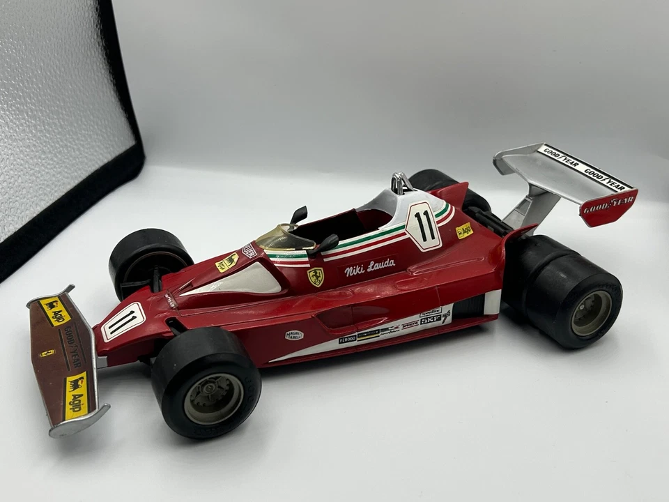 F1 FERRARI 312 T2 NIKI LAUDA #11 POLISTIL 6 RUOTE 1/16 1977 DA COLLEZIONE - Immagine 2 di 4