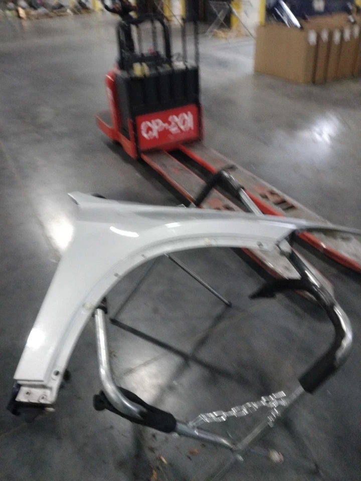 Guardabarros delantero derecho usado se adapta a: BMW X1 2016 delantero derecho grado A Foto 2 de 4