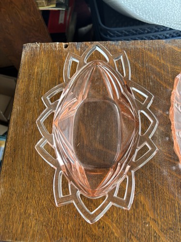 pink depression glass bows - Picture 3 of 3