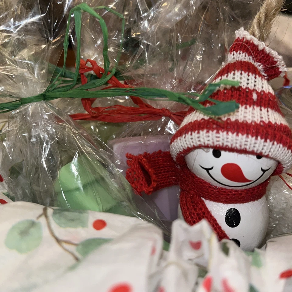 Idea de regalo para esa persona especial. 4 jabones hechos a mano, exfoliante y muñeco de nieve hechos a mano Foto 4 de 4