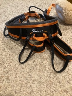 DMM Maverick climbing harness size large new without tags