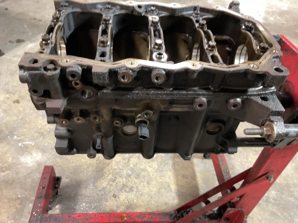 Jeep TJ Wrangler OEM 2.4L 4 Cylinder Engine Motor Block 2003 2004 049807 - Image 4 of 4