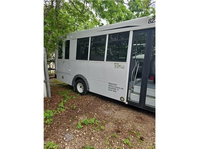 2016 - Ford 16 + WC  Shuttle bus # 17-002 in Houston TX  86K miles - Image 3 of 4