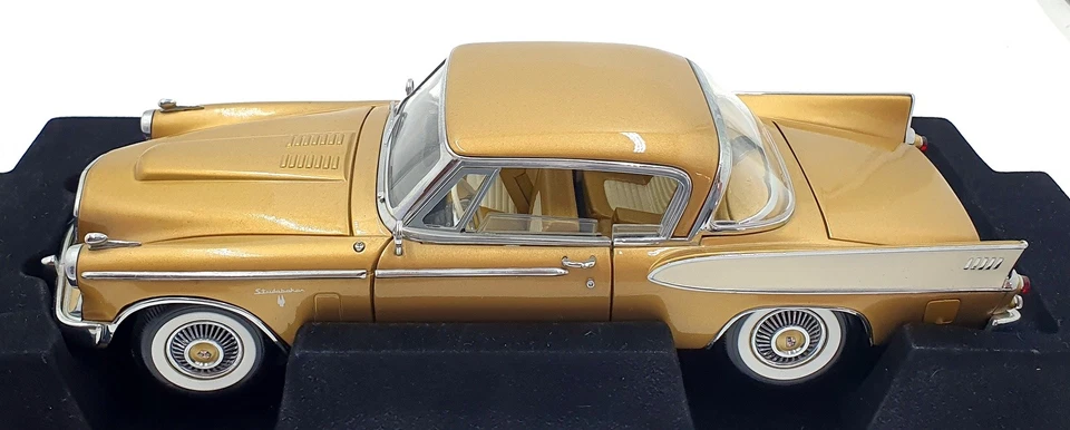 Signature 1/18 Scale Diecast 20018 - Studebaker Golden Hawk - Gold - Image 3 of 4