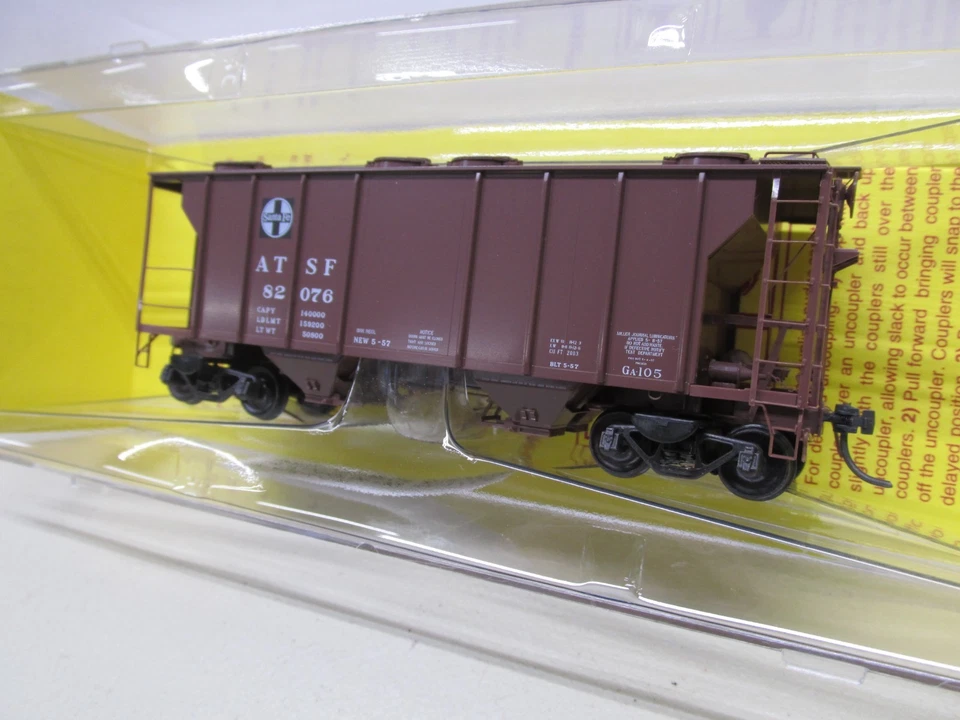 KADEE-#8210-ATSF-2-BAY HOPPER #82076-HO SCALE - Image 3 of 4