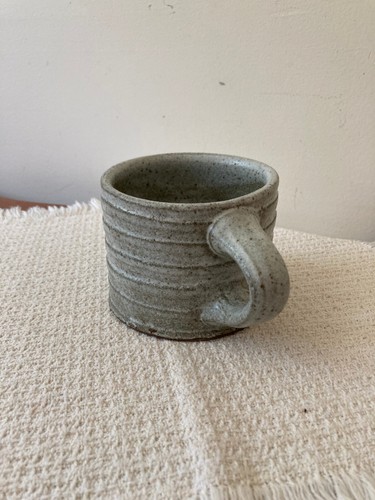 Taza de gres de cerámica artística de estudio de 15 oz firmada PHILTER crestas grises acristaladas - Imagen 3 de 10