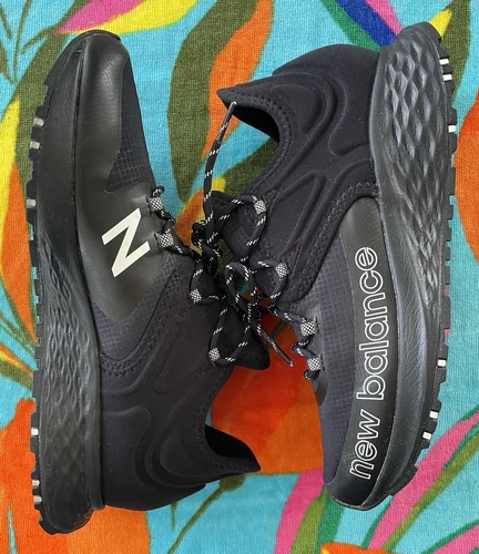 Sneaker stringate New Balance da uomo taglia 9 nere bianche in schiuma fresca ROAV Trail MTROLK