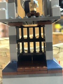 LEGO Castle Tower Raid+King And War Wagon/Troop Transport Skeletons/Orcs Retired