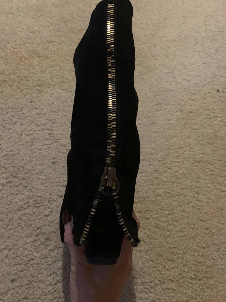 VERA WANG Lavender Label Fold-Over Wedge Suede Ankle Boots Black Size US 7 - Image 4 of 4