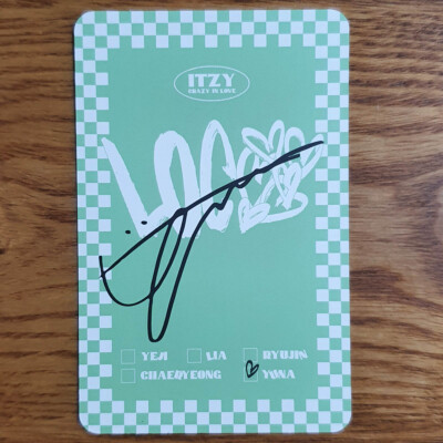 ITZY CRAZY IN LOVE lazada 特典 ユナ Yuna Official Photocard Itzy 1st Album Crazy In Love Genuine Kpop