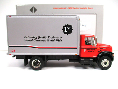 FIRST GEAR - INTERNATIONAL 4900 THERMO-KING BOX STRAIGHT
