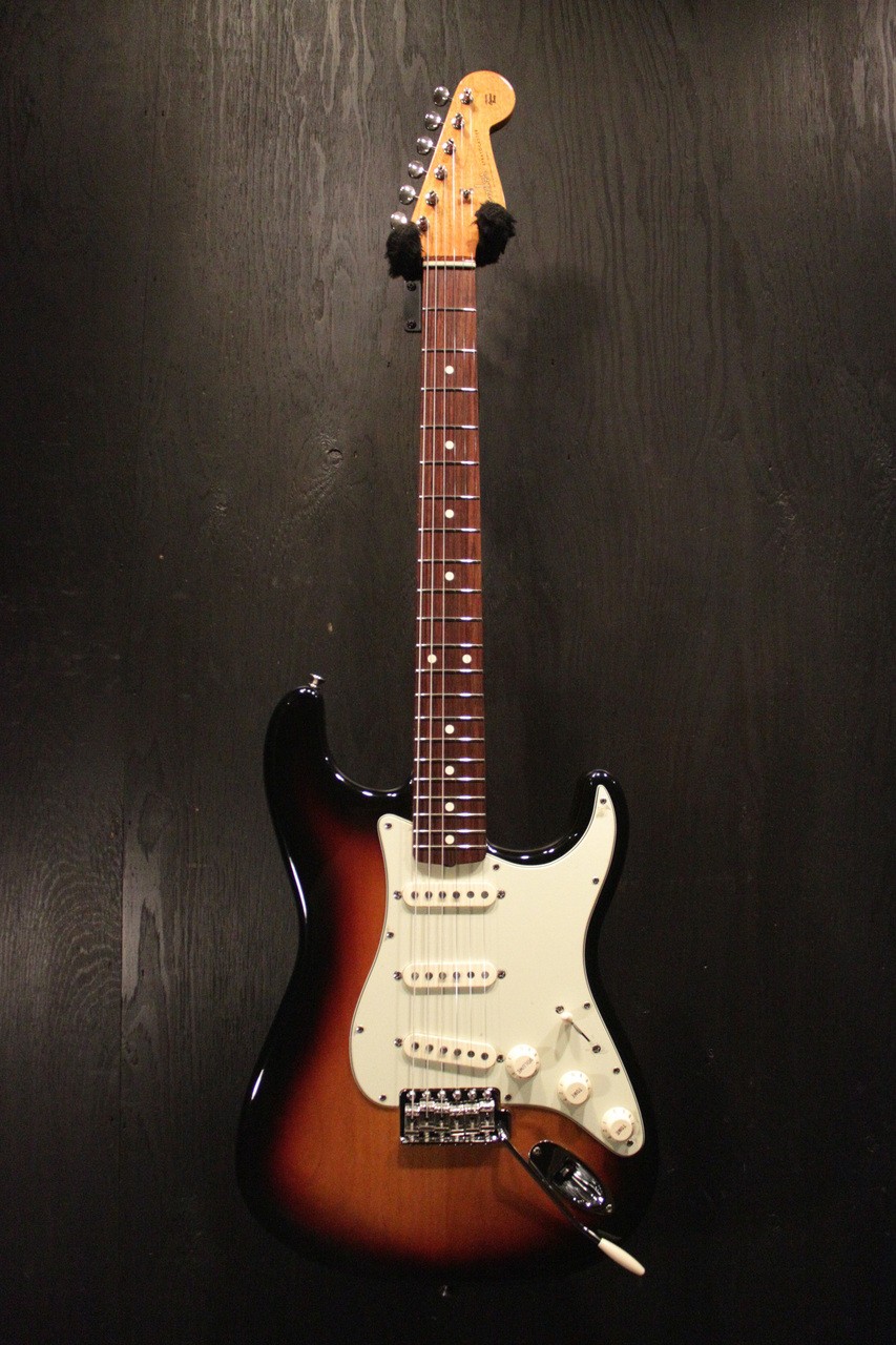 Fender Mexico Classic Series 60s Stratocaster 3-Color Sunburst 2010 o15367