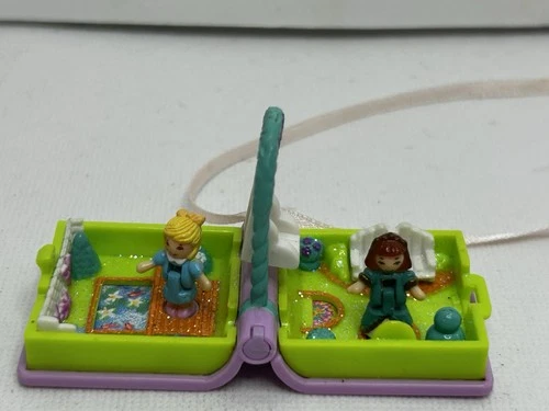 1995 Bluebird Enchanted Story Books Garden Sparkle Polly Pocket Locket w Dolls