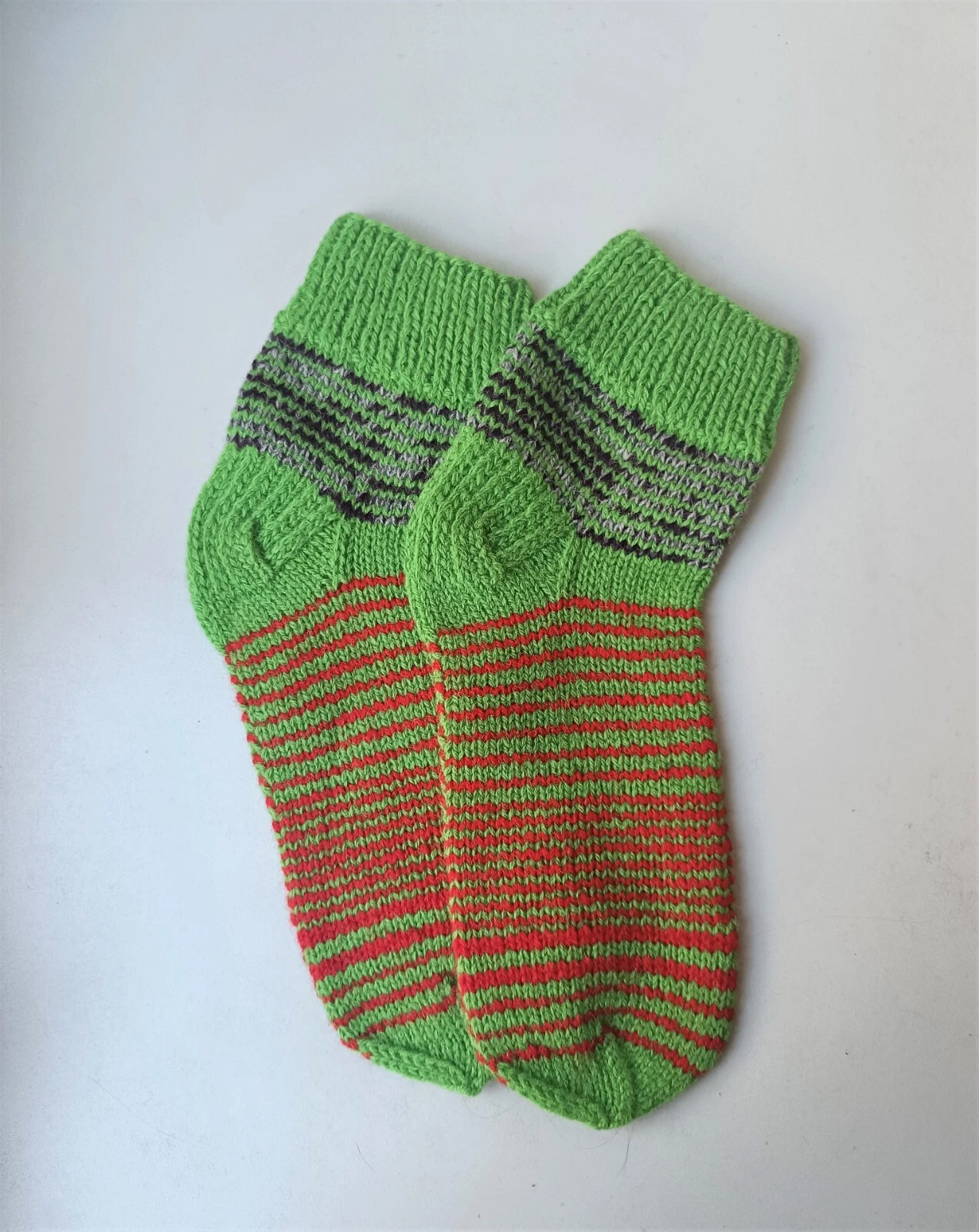 Size 9-10 1/2 women 8-9 1/2 men US / 41-42 EU Hand knitted socks