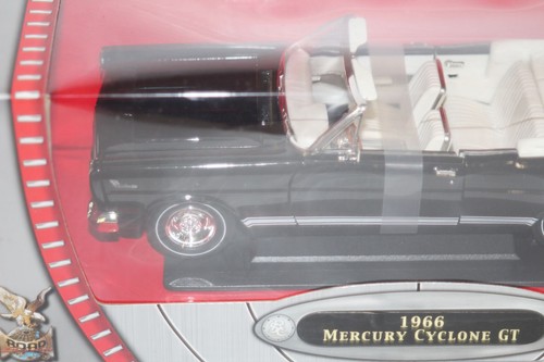 Nuovo con scatola - Road Signature scala 1:18 auto pressofusa 1966 Mercury Cyclone GT nero #92628 - Foto 3 di 7