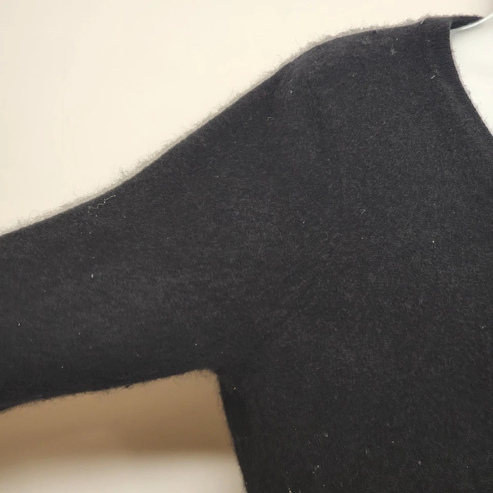 Women's Black V-Neck Cashmere Sweater Size Medium Soft Knit Classic Pullover - Image 3 of 4