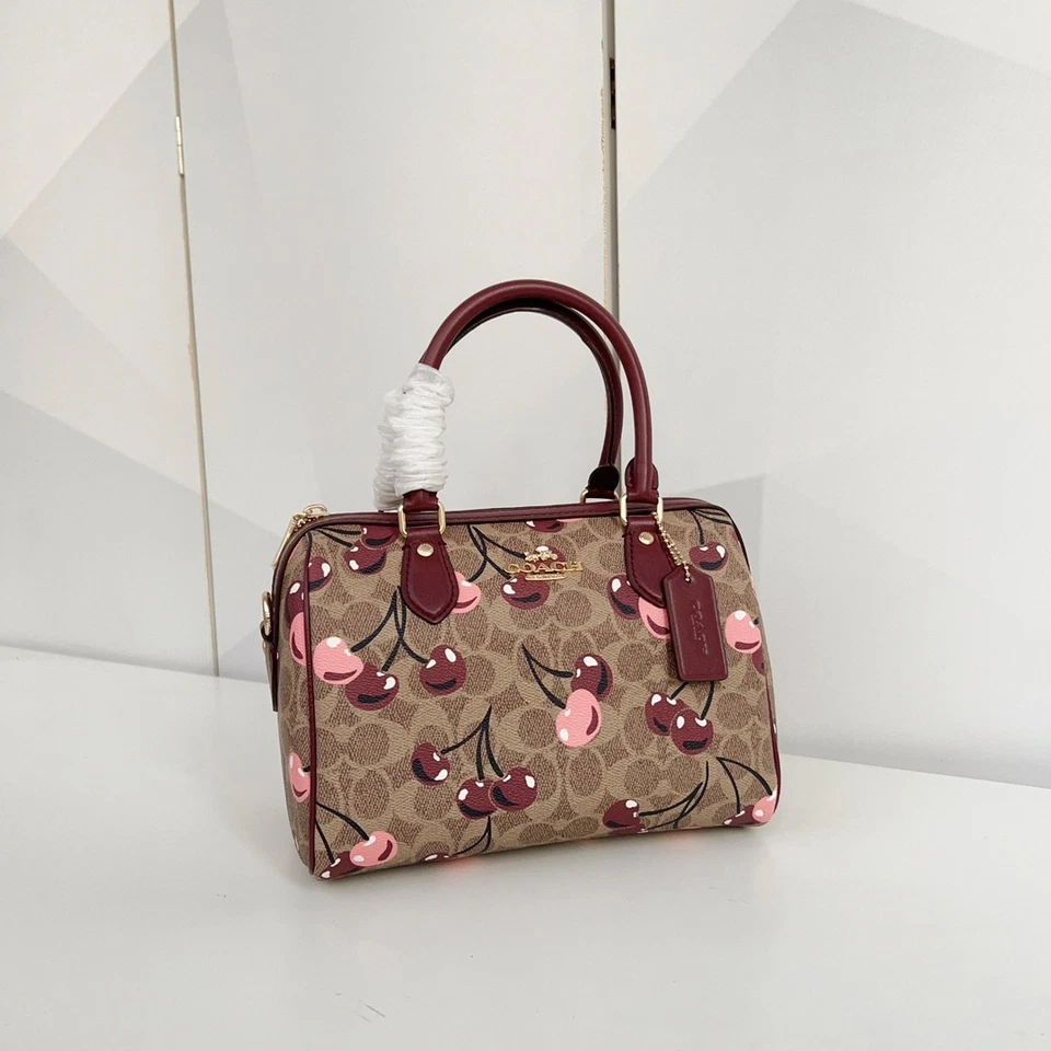 Bolso Cartera Rowan en Lona Signature con Estampado de Cereza CY692 Foto 2 de 4