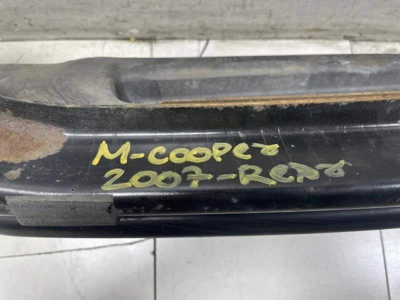 Mini Cooper HT R56 2007 parachoques trasero refuerzo OEM+ Foto 3 de 4