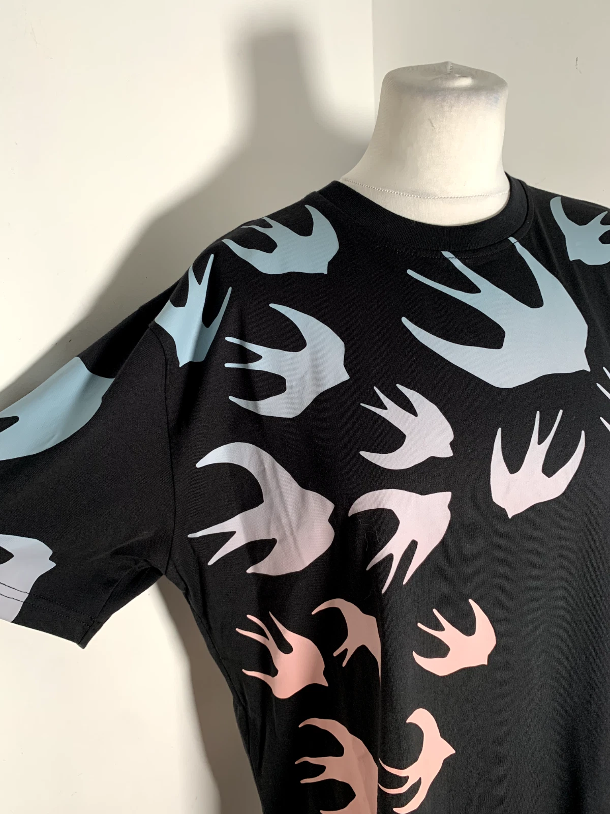 Abito tshirt Alexander McQueen McQ M NUOVO NUOVO CON ETICHETTE fantasia uccellino stampa tubino animale