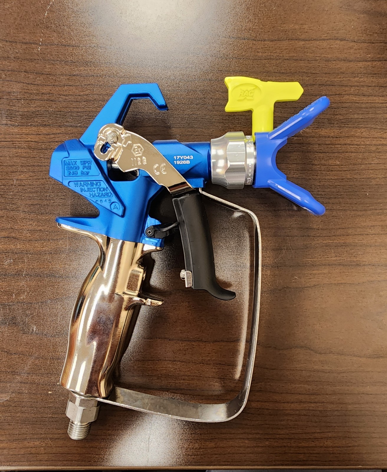 Graco 17Y043 - Contractor PC Airless Spray Gun with RAC X LP 517 SwitchTip