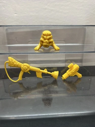 Vintage 1991 TMNT Mutant Military Raph Green Beret Accessories Yellow W17