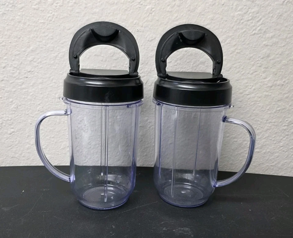 Taza Magic Bullet con tapa para beber. Buen estado. Foto 2 de 4