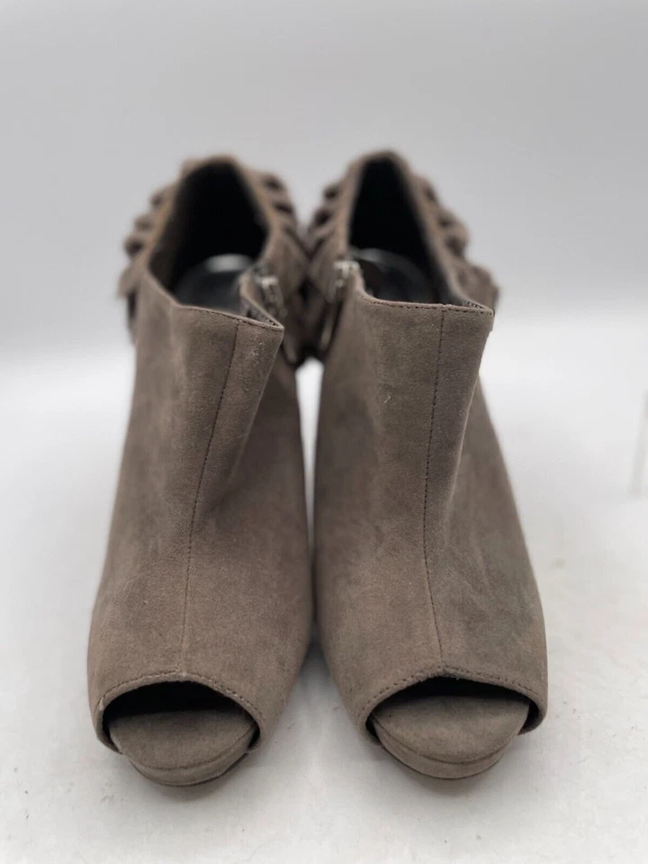 Botín de tacón de aguja de bambú para mujer talla 7,5 cuero gris con volantes punta abierta Foto 2 de 4