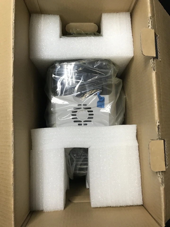 Zebra ZXP Series 3 Single Sided ID Card Printer (Z31-00000200US00 ) - Image 2 of 4