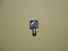 *UNKNOWN BRAND TOOL BOX LOCK KEY 050