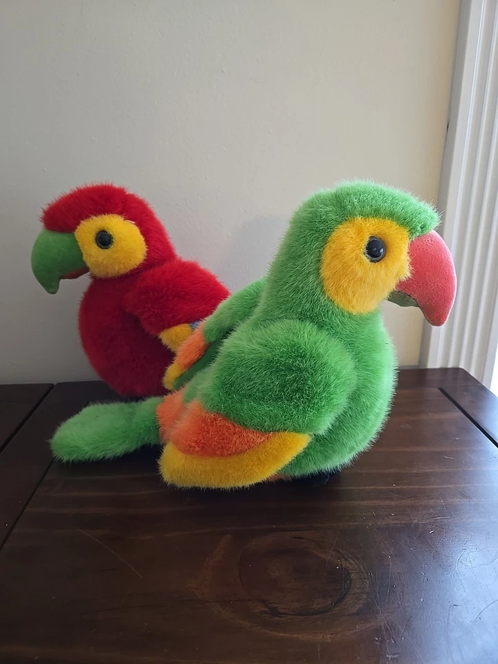 1988 Vintage GUND Gabby Parrots Red Green Plush Stuffed Animal 9" Birds  - Image 4 of 4