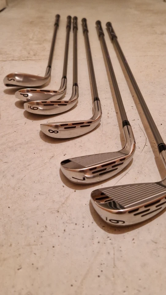 Neuwertiger Wilson Staff Eisensatz D7 Graphitschaft Damen Rechtshänder