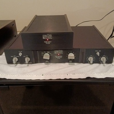 Mark Levinson Preamplifier No 26 with Phono Module + Power Supply