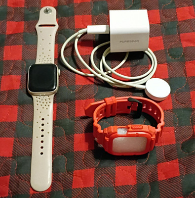 Apple Watch SE 40mm Silver Aluminum Case White Rose Band GPS 32GB Bundle