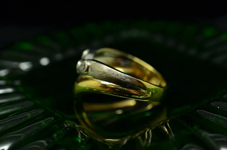 14K Yellow & White Gold 3 stone cz chevron design ring band size 3.5 - Image 3 of 4