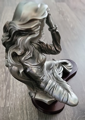 Handcrafted Detailed Classic Artwork Female Bronze Sculpture Statue - Picture 6 of 13