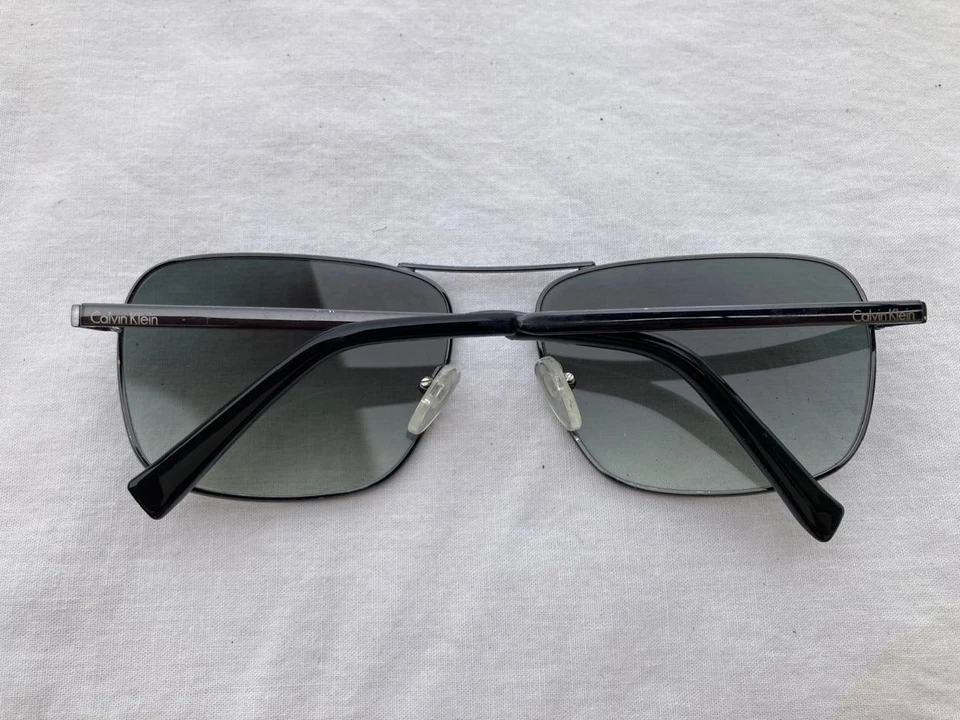 Gafas de sol Calvin Klein para hombre marco negro gafas de sol de aviador marco cuadrado Foto 3 de 4