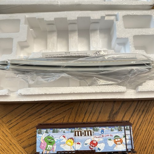 Hawthorne Village Sweet As Can Be Box Car M&M's Holiday Express - Picture 5 of 9