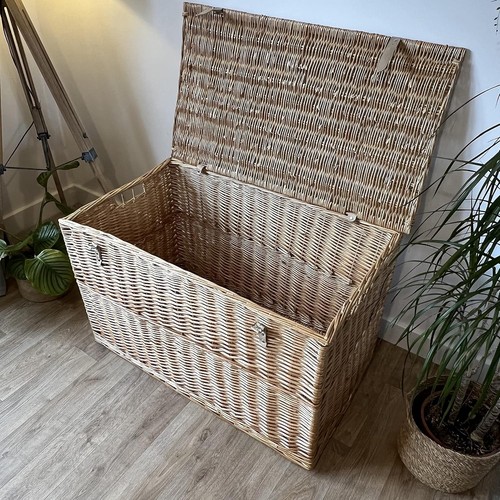 Wicker Storage Trunk – Extra Large Chest with Lid & Leather Straps, Natural - Picture 6 of 11