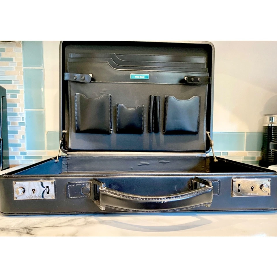 Cole Haan Maleta de Couro Preto Capa Dura Estojo Vintage - Imagem 2 de 4