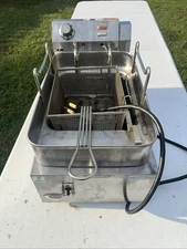 Wells 5E-F15CY 15 lb. Electric Countertop Fryer - 208-240V, 4319/5750W AF