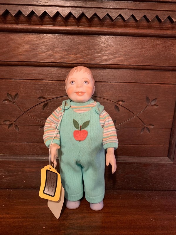 VINTAGE ARTIST PORCELAIN DOLL FAITH WICK ORIGINAL 1979 NY CONVENTION LIL APPLE