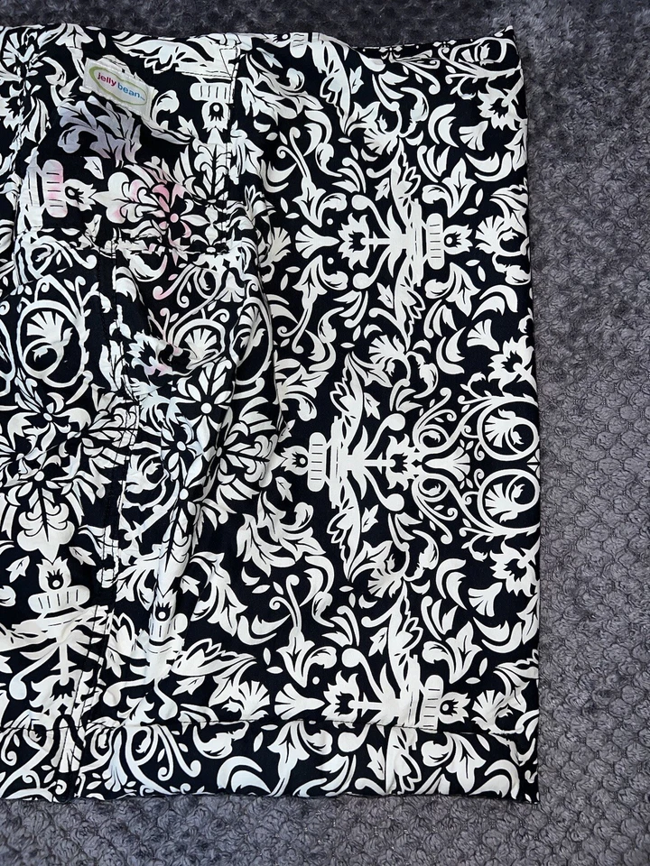 Munchkin Jelly Bean Reversible Sling Black White Floral Damask Baby Leg Padding - Image 4 of 4