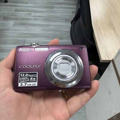 Nikon Coolpix S3000 Digital Camera 12.0MP 4xZoom w/ Charger Purple