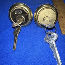 2 Vintage Ilco Lock Rim Cylinder & Keys Independent Lock Company, Fitchburg MA.￼