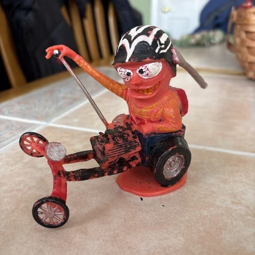 VINTAGE LOUIS MARX WEIRD-OHS  DIGGER FIGURE 1964