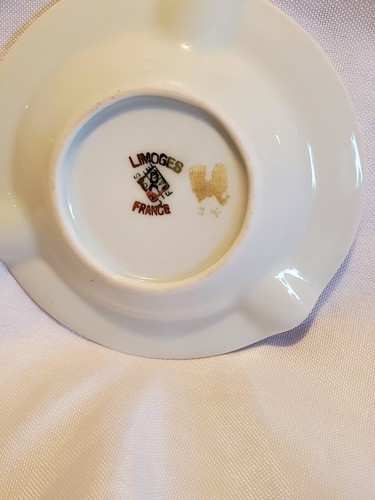 Limoges VINTAGE 50s Porcelain Fragonard Courting Couples Ashtray Gold Trim Dish - Picture 8 of 9