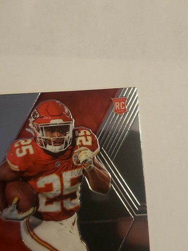 2020 Panini Mosaic Clyde Edwards-Helaire Rookie Card - Picture 3 of 10