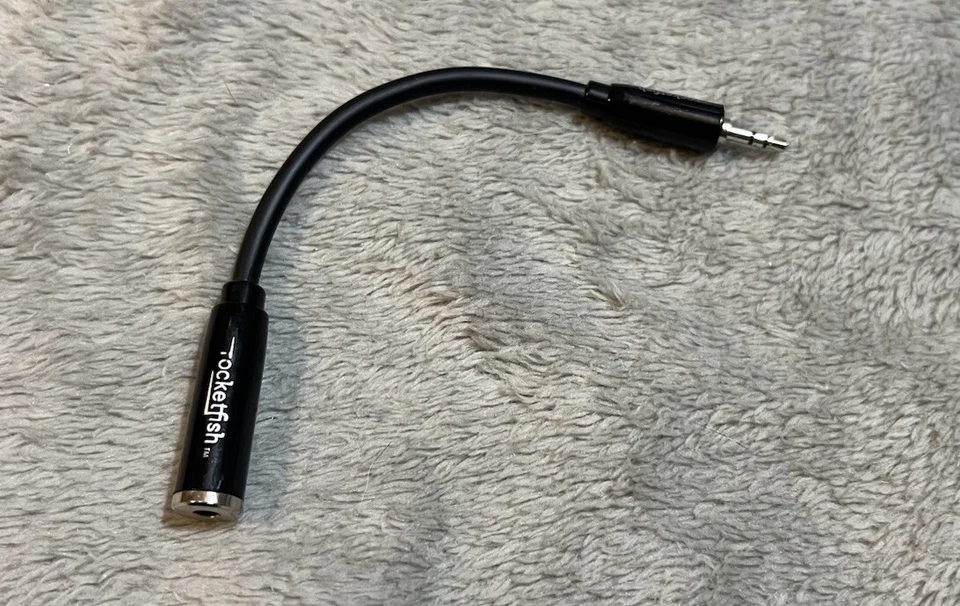 Rocketfish 2.5mm Male to 3.5mm Female Stereo Adapter – Headset / Headphones - Image 4 of 4